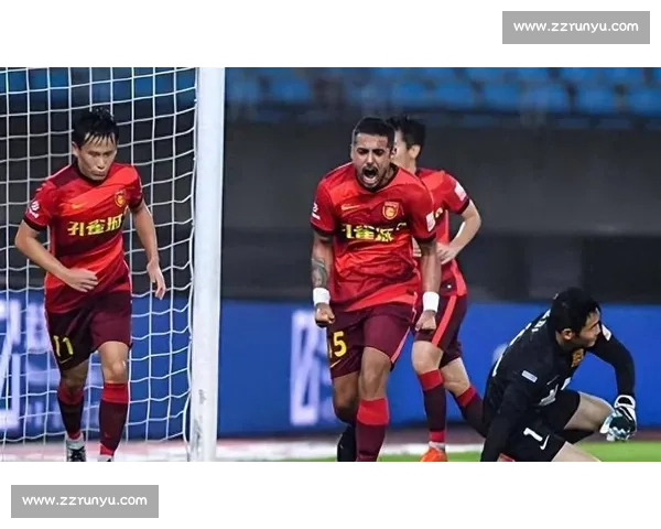 回顾2015上港对阵申花经典德比之夜战术博弈与激情碰撞